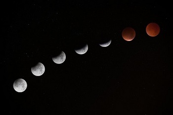 lunar-eclipse-962803_1280-1.jpg